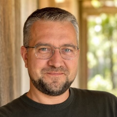 Portrait photo of René Hesse